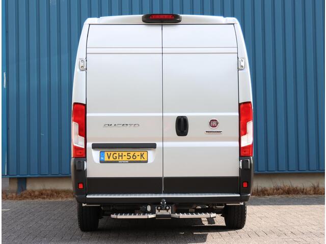 Fiat DUCATO 30 2.3 120PK MultiJet L2H2 | Navigatie | Achteruitrijcamera | Parkeersensoren Achter | Zijschuifdeur Rechts | Trekhaak | Houten Laadruimte Betimmering | Climate Control | Cruise Control | Sidebars | Achteropstap