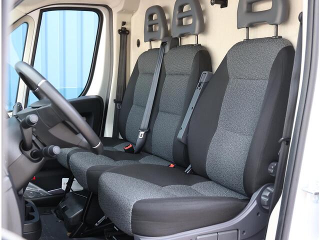Fiat DUCATO 30 2.3 120PK MultiJet L2H2 | Navigatie | Achteruitrijcamera | Parkeersensoren Achter | Zijschuifdeur Rechts | Trekhaak | Houten Laadruimte Betimmering | Climate Control | Cruise Control | Sidebars | Achteropstap