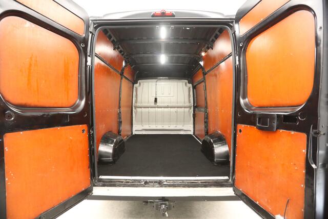 Fiat DUCATO 30 2.3 MultiJet L2H2 Automaat Airco Camera Cruise Trekhaak Navigatie 3 Persoons Elektrpakket