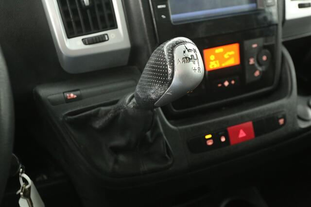 Fiat DUCATO 30 2.3 MultiJet L2H2 Automaat Airco Camera Cruise Trekhaak Navigatie 3 Persoons Elektrpakket