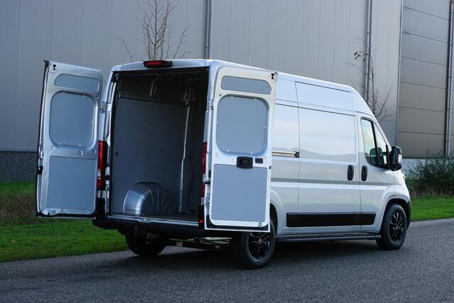 Fiat DUCATO 35 2.3 MultiJet L2H2 Automaat 9-traps |Topstaat |1e eigenaar |2e airbag |Camera |Airco |Navi |Cruise |Trekhaak |Metallic |EURO6 |3500 KG |Lage KM-stand