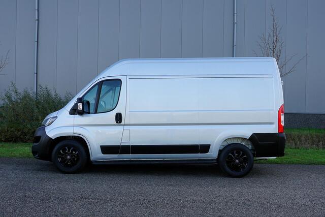 Fiat DUCATO 35 2.3 MultiJet L2H2 Automaat 9-traps |Topstaat |1e eigenaar |2e airbag |Camera |Airco |Navi |Cruise |Trekhaak |Metallic |EURO6 |3500 KG |Lage KM-stand