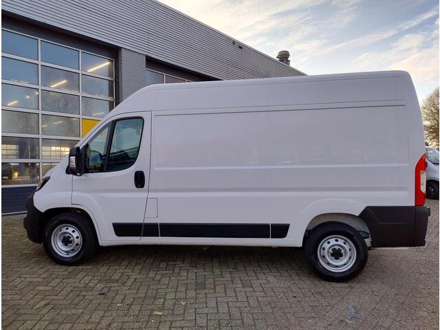 Fiat DUCATO L2H2 2.2 BlueHDI 180pk 3.5t HEAVY | BPM vrij | NAVI | Multimedia | Apple CarPlay | Android Auto | Achteruitrijcamera | Parkeersensoren achter | Dode hoek detectie | Digital cockpit | Stuurwielbediening | Inklapbare buitenspiegels | Bestuurdersstoel comfor