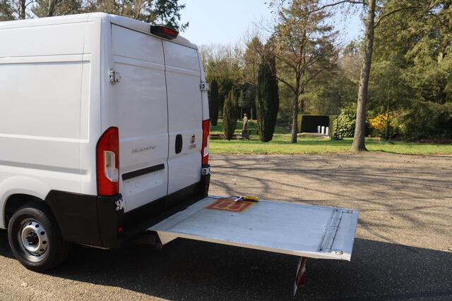 Fiat DUCATO 35 2.3 MultiJet L3H2 2021 | 1e Eigenaar | Elektrische Laadklep | Achteruitrij Camera | Dealer Onderhouden | Cruise Control | Navigatier | Airco | Climate Cointrol | Nationale Autopas