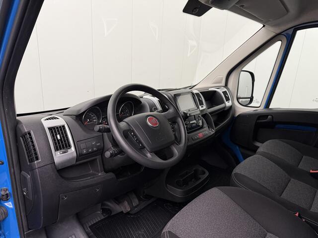 Fiat DUCATO 140PK Bakwagen+Laadklep | Trekhaak 3000Kg | Zijdeur | Dakspoiler | Navigatie | Camera | Airco | Cruise | 3-Zits