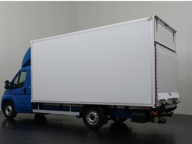 Fiat DUCATO 140PK Bakwagen+Laadklep | Trekhaak 3000Kg | Zijdeur | Dakspoiler | Navigatie | Camera | Airco | Cruise | 3-Zits