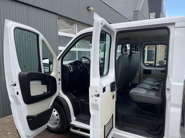 Fiat DUCATO 35H 2.3 MultiJet L2H1 DC Airco Trekhaak 3000kg trekgewicht Stuurwielbediening Gereedschapskist Telefoonverbinding open laadbak Pick-up 7-Persoons p-up Bakwagen Euro 6