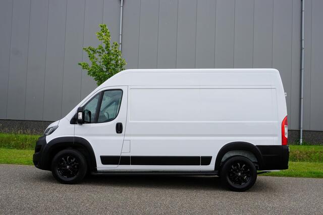 Fiat DUCATO 2.2 MultiJet 180 L2H2 3.5t Automaat |Adaptive Cruise |Camera en digitale binnenspiegel |Standkachel |2 stoelen |2 airbags |Trekhaak |Stoelverwarming |Parkeersensoren voor en achter