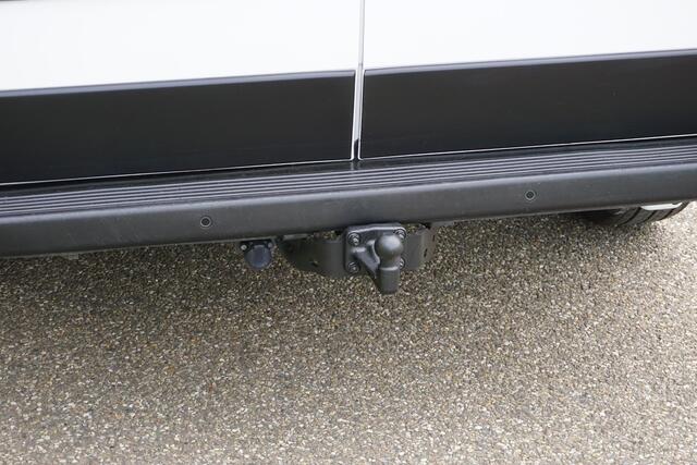 Fiat DUCATO 2.2 MultiJet 180 L2H2 3.5t Automaat |Adaptive Cruise |Camera en digitale binnenspiegel |Standkachel |2 stoelen |2 airbags |Trekhaak |Stoelverwarming |Parkeersensoren voor en achter