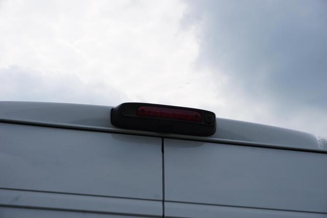 Fiat DUCATO 2.2 MultiJet 180 L2H2 3.5t Automaat |Adaptive Cruise |Camera en digitale binnenspiegel |Standkachel |2 stoelen |2 airbags |Trekhaak |Stoelverwarming |Parkeersensoren voor en achter