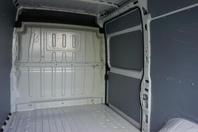 Fiat DUCATO 2.2 MultiJet 180 L2H2 3.5t Automaat |Adaptive Cruise |Camera en digitale binnenspiegel |Standkachel |2 stoelen |2 airbags |Trekhaak |Stoelverwarming |Parkeersensoren voor en achter