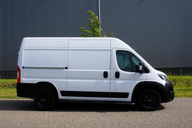 Fiat DUCATO 2.2 MultiJet 180 L2H2 3.5t Automaat |Adaptive Cruise |Camera en digitale binnenspiegel |Standkachel |2 stoelen |2 airbags |Trekhaak |Stoelverwarming |Parkeersensoren voor en achter