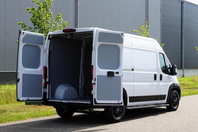 Fiat DUCATO 2.2 MultiJet 180 L2H2 3.5t Automaat |Adaptive Cruise |Camera en digitale binnenspiegel |Standkachel |2 stoelen |2 airbags |Trekhaak |Stoelverwarming |Parkeersensoren voor en achter