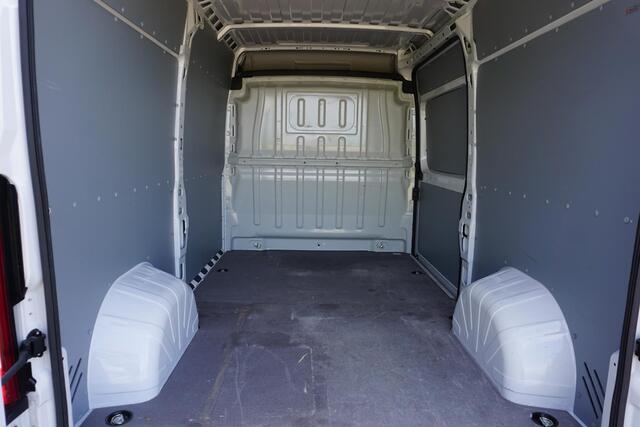 Fiat DUCATO 2.2 MultiJet 180 L2H2 3.5t Automaat |Adaptive Cruise |Camera en digitale binnenspiegel |Standkachel |2 stoelen |2 airbags |Trekhaak |Stoelverwarming |Parkeersensoren voor en achter