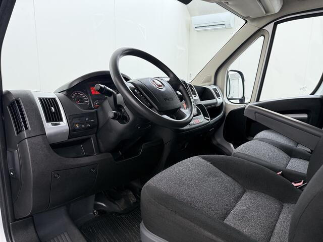 Fiat DUCATO Maxi 35H 2.3D 141PK Automaat L2H1 3-Persoons Trekhaak Navi Camera Cruise Control Ecc Bluetooth Euro 6 Betonplexvloer Wandbetimmering Schuifdeur 3.000KG Trekgewicht