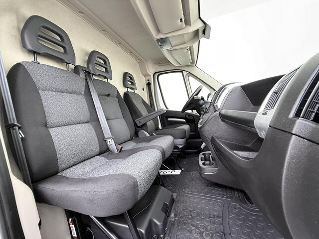 Fiat DUCATO Maxi 35H 2.3D 141PK Automaat L2H1 3-Persoons Trekhaak Navi Camera Cruise Control Ecc Bluetooth Euro 6 Betonplexvloer Wandbetimmering Schuifdeur 3.000KG Trekgewicht
