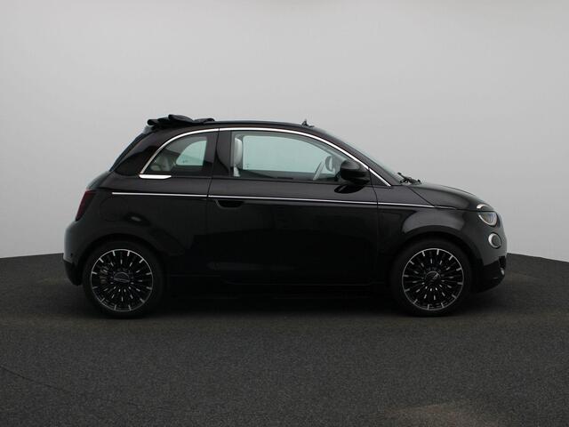 Fiat E-500 C La Prima 42 kWh 120Pk | Navigatie | Apple & Android Carplay | Climate Control | Stoelverwarming | Parkeersensoren Voor & Achter | Achteruitrijcamera | Adaptieve Cruise Control | Lederen Bekleding |