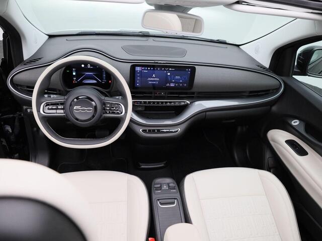 Fiat E-500 C La Prima 42 kWh 120Pk | Navigatie | Apple & Android Carplay | Climate Control | Stoelverwarming | Parkeersensoren Voor & Achter | Achteruitrijcamera | Adaptieve Cruise Control | Lederen Bekleding |
