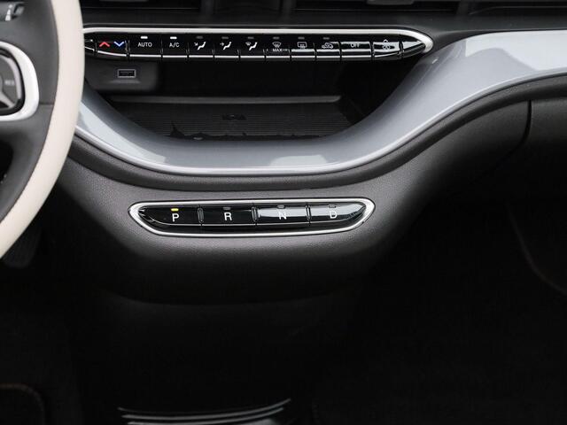 Fiat E-500 C La Prima 42 kWh 120Pk | Navigatie | Apple & Android Carplay | Climate Control | Stoelverwarming | Parkeersensoren Voor & Achter | Achteruitrijcamera | Adaptieve Cruise Control | Lederen Bekleding |