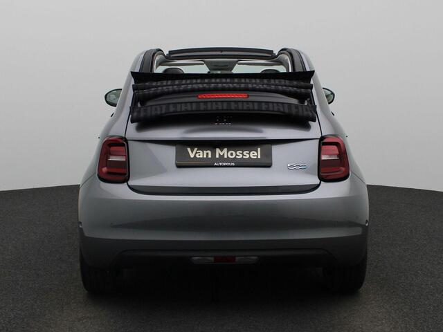 Fiat E-500 C La Prima 42 kWh | Lederen Bekleding | Stoelverwarming | Camera | PDC Rondom | 17" LMV | LED-Verlichting | Keyless | JBL Audio | Full-Map Navigatie | Draadloze Smartphonelader