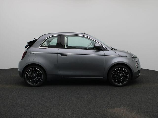 Fiat E-500 C La Prima 42 kWh | Lederen Bekleding | Stoelverwarming | Camera | PDC Rondom | 17" LMV | LED-Verlichting | Keyless | JBL Audio | Full-Map Navigatie | Draadloze Smartphonelader
