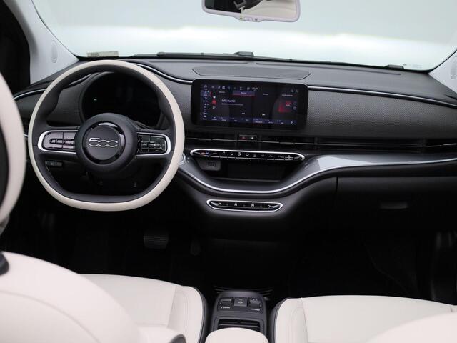 Fiat E-500 C La Prima 42 kWh | Lederen Bekleding | Stoelverwarming | Camera | PDC Rondom | 17" LMV | LED-Verlichting | Keyless | JBL Audio | Full-Map Navigatie | Draadloze Smartphonelader