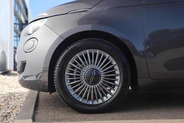 Fiat E-500 Icon 42 kWh Automaat Panoramadak Navigatie LED Carplay Android Bluetooth 16 inch LMV Clima Cruise Parkeersensor