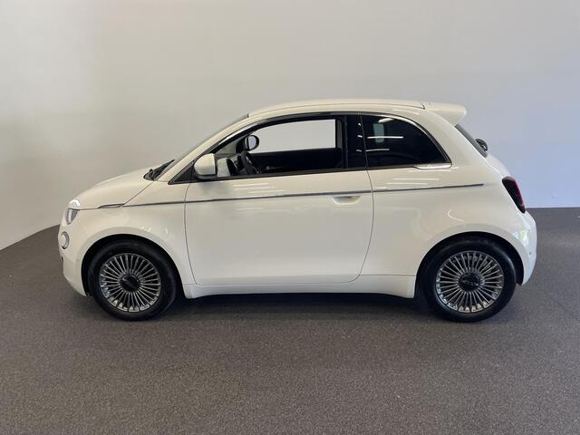 Fiat E-500 Comfort Style 3+1 42 kWh 244km actieradius Navigatie Apple Carplay/Android Auto Camera Parkeersensoren Blind Spot Assist Stoelverwarming Lichtmetalen velgen Ledverlichting Climate Control