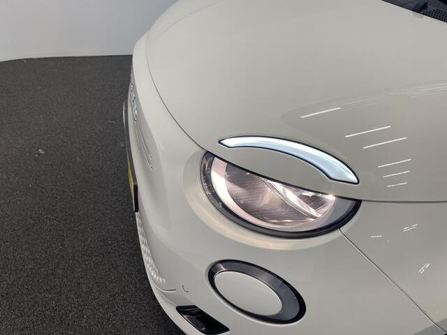 Fiat E-500 Comfort Style 3+1 42 kWh 244km actieradius Navigatie Apple Carplay/Android Auto Camera Parkeersensoren Blind Spot Assist Stoelverwarming Lichtmetalen velgen Ledverlichting Climate Control