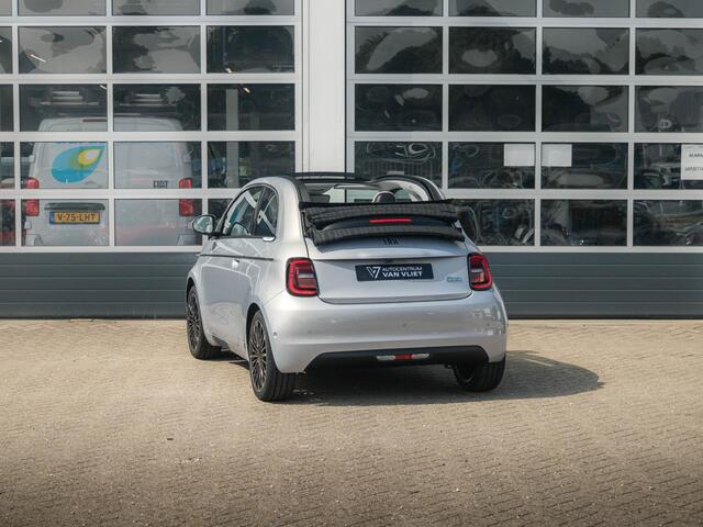 Fiat E-500 Cabrio La Prima 42 kWh | 17% Bijtelling | Clima | Cruise | Leder | 17" | Priv Glass | Winter Pack | JBL Sound | BSM | Apple Carplay