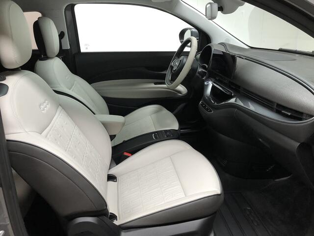 Fiat E-500 La Prima 42kWh Incl. BTW Panorama Dak Camera Apple Carplay.