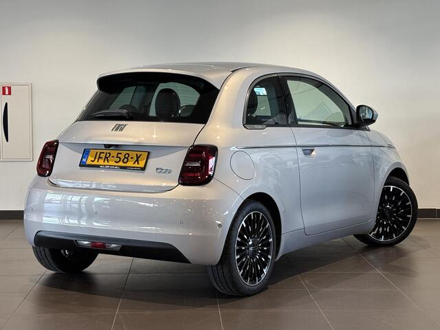 Fiat E-500 La Prima 42 kWh | 8 JAAR GARANTIE! | LEDER | APPLE CARPLAY / ANDROID AUTO | CAMERA | NAVI | DODEHOEK BEWAKING |