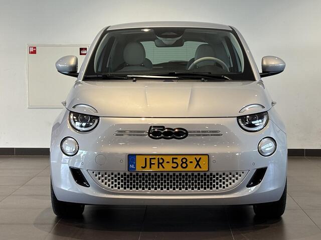 Fiat E-500 La Prima 42 kWh | 8 JAAR GARANTIE! | LEDER | APPLE CARPLAY / ANDROID AUTO | CAMERA | NAVI | DODEHOEK BEWAKING |