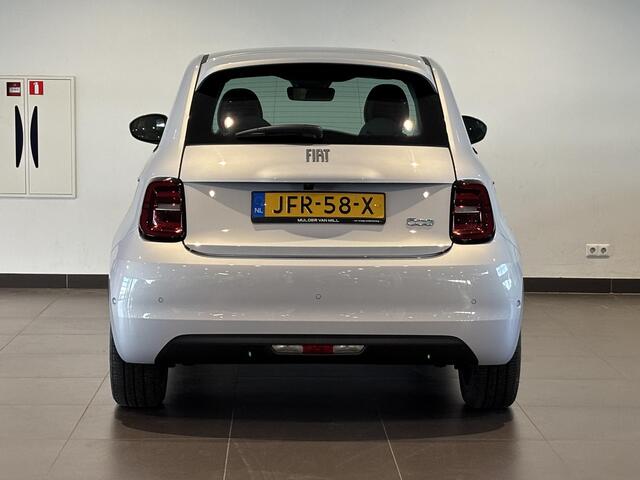 Fiat E-500 La Prima 42 kWh | 8 JAAR GARANTIE! | LEDER | APPLE CARPLAY / ANDROID AUTO | CAMERA | NAVI | DODEHOEK BEWAKING |