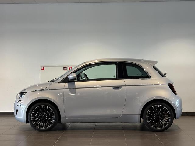 Fiat E-500 La Prima 42 kWh | 8 JAAR GARANTIE! | LEDER | APPLE CARPLAY / ANDROID AUTO | CAMERA | NAVI | DODEHOEK BEWAKING |