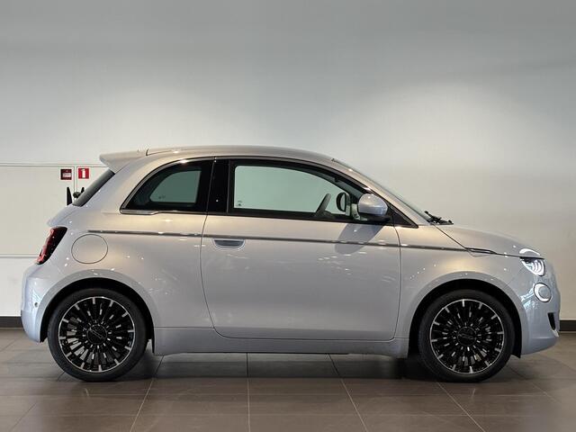 Fiat E-500 La Prima 42 kWh | 8 JAAR GARANTIE! | LEDER | APPLE CARPLAY / ANDROID AUTO | CAMERA | NAVI | DODEHOEK BEWAKING |