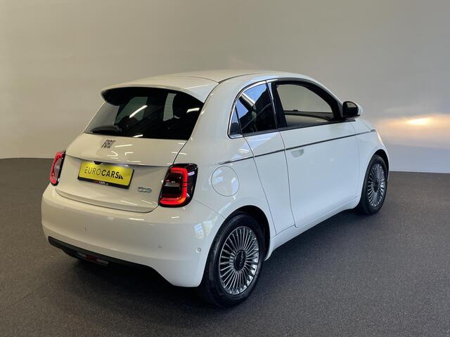 Fiat E-500 Comfort Style 3+1 42 kWh 244km actieradius Navigatie Apple Carplay/Android Auto Camera Parkeersensoren Blind Spot Assist Stoelverwarming Lichtmetalen velgen Ledverlichting Climate Control
