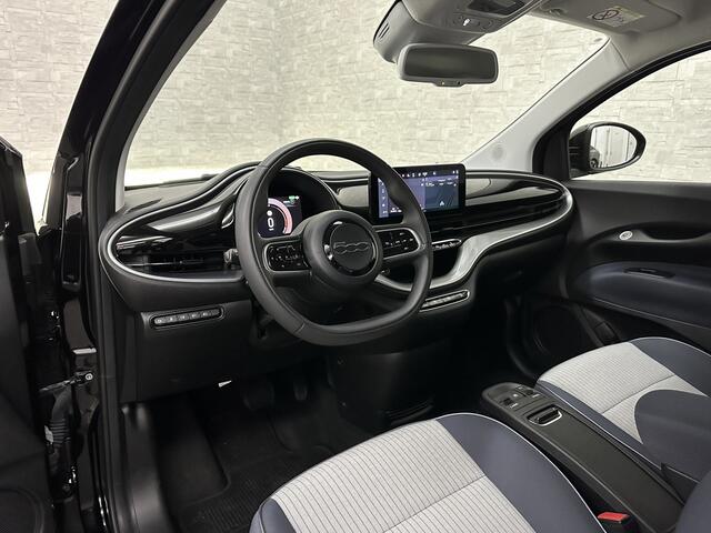Fiat E-500 Icon 42 kWh | LED | Carplay | 93,5 SoH | Achteruitrij-Camera | Stoelverwarming | Cruise Control | DAB | PDC V+A | Dodehoek Detectie | Digitaal Display | Lane Assist | DAB Radio | Navi |