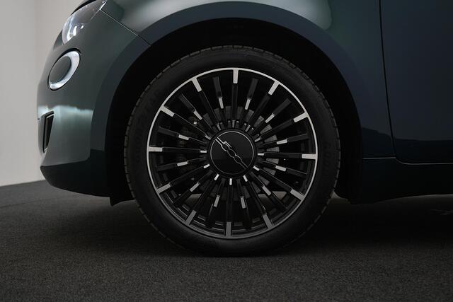 Fiat E-500 C La Prima automaat 42 kWh | Cruise Control | CarPlay | Navigatie | Parkeersensoren | Achteruitrijcamera | Stoelverwarming | LED verlichting - 16% bijtelling tot 12-2027