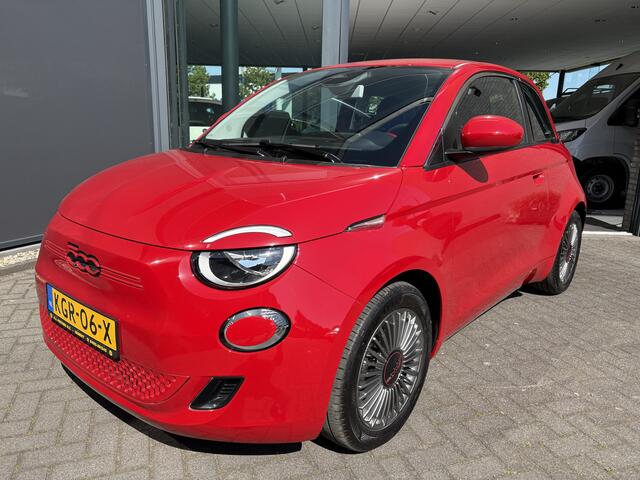 Fiat E-500 24 kWh RED Achteruitrijcamera - Airco - Navigatie - Parkeersensoren achter - Apple carplay - Bluetooth - Cruise control - Keyless start - Led verlichting - Stuur multifunctioneel - Rijstrooksensor - Elektrische ramen