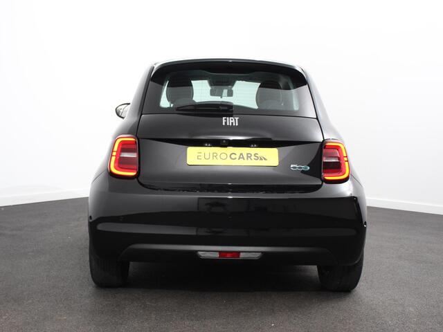 Fiat E-500 Urban 42 kWh Airco Climatronic 360 Camera Stoelverwarming Keyless Wireless CarPlay Dodehoek Assistant 85 kW Charger Actieradius 320km WLTP