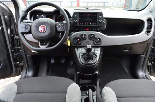 Fiat PANDA 1.0 Hybrid City Life O.a: Carplay, Airco, DAB, Bluetooth, Rijklaar, Etc. All-in prijs!