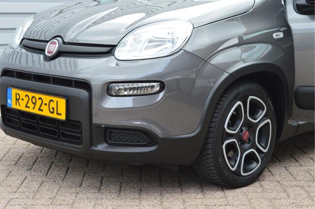 Fiat PANDA 1.0 Hybrid City Life O.a: Carplay, Airco, DAB, Bluetooth, Rijklaar, Etc. All-in prijs!