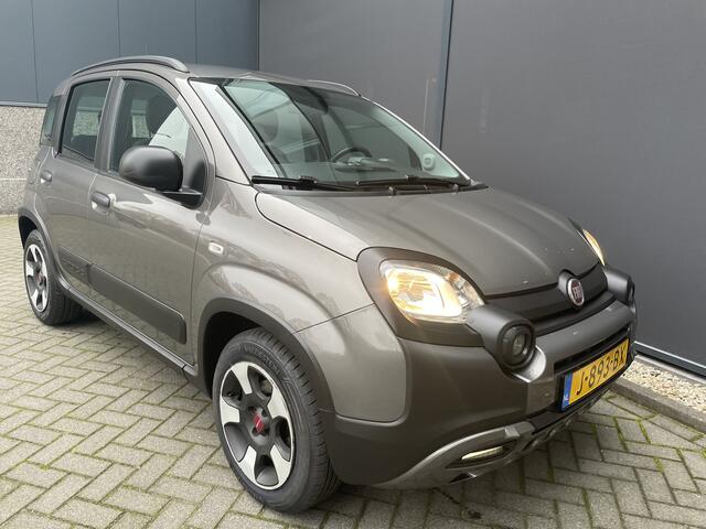 Fiat PANDA 1.0 Hybrid City Cross Airco - Bluetooth - Dakrails - Elektrische ramen voor - Mistlampen voor - Radio - Start/stop systemen - Stuur multifunctioneel