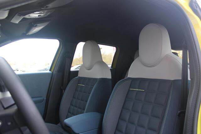 Fiat PANDA Grande LA PRIMA 113PK 11 kW 44 kWh | WINTERPACK: STOEL/STUUR/VOORRUIT VERWARMING | DRAADLOZE APPLE CARPLAY/ANDROID AUTO | NAVIGATIE | ACHTERUITRIJCAMERA | PARKEERSENSOREN VOOR + ACHTER | DRAADLOZE TELEFOONLADER | LED KOPLAMPEN | CLIMATE CONTROL | 3-FASE |