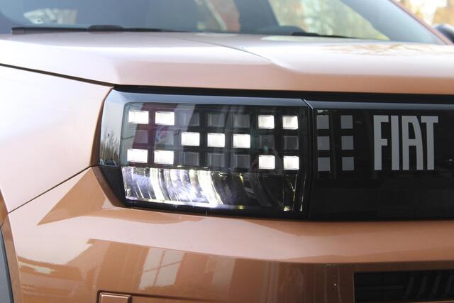 Fiat PANDA Grande LA PRIMA 113PK 11 kW 44 kWh | WINTERPACK: STOEL/STUUR/VOORRUIT VERWARMING | DRAADLOZE APPLE CARPLAY/ANDROID AUTO | NAVIGATIE | ACHTERUITRIJCAMERA | PARKEERSENSOREN VOOR + ACHTER | DRAADLOZE TELEFOONLADER | LED KOPLAMPEN | CLIMATE CONTROL | 3-FASE |