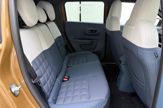 Fiat PANDA Grande La Prima 11 kW 44 kWh | DEMO | 8 Jaar garantie | Navigatie | Climate control | Stoel & Stuurverwarming | Dakrails | Extra getint glas