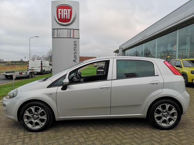 Fiat PUNTO Evo 0.9 TwinAir Sempre | Navi | Parkeersensoren | Trekhaak | Automatische airco