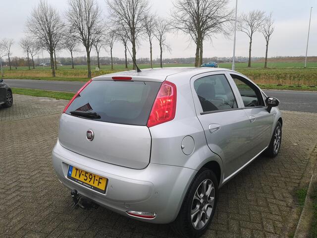 Fiat PUNTO Evo 0.9 TwinAir Sempre | Navi | Parkeersensoren | Trekhaak | Automatische airco