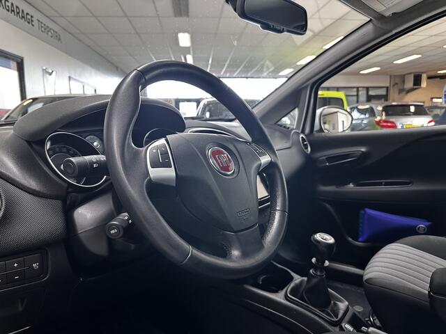 Fiat PUNTO Evo 0.9 TwinAir Sempre/ 5-Drs/ 16'' LMV/ Navi/ Clima/ Cruise/ Elek. pakket/ Isofix/ Bluetooth/ Armsteun/ Multi. LEDER. Stuur/ Mistl./ Dagrijverl.